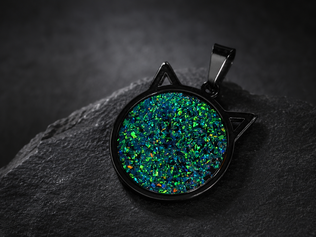 P-1 Opal Pendent (Green bean)