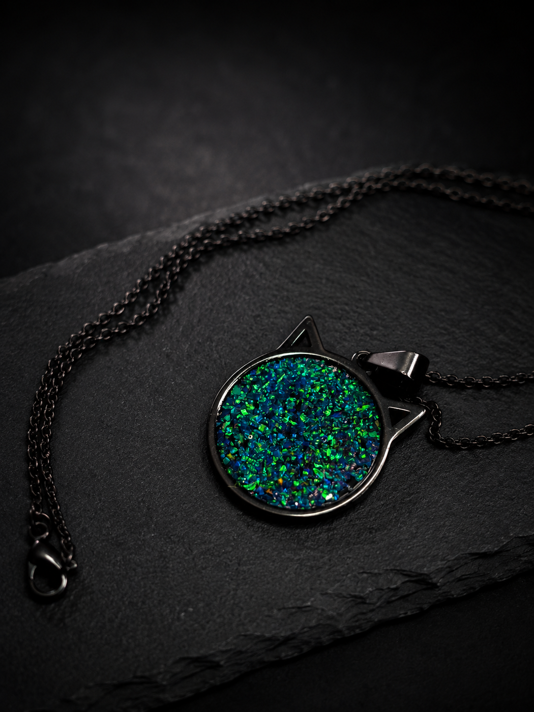 P-1 Opal Pendent (Green bean)